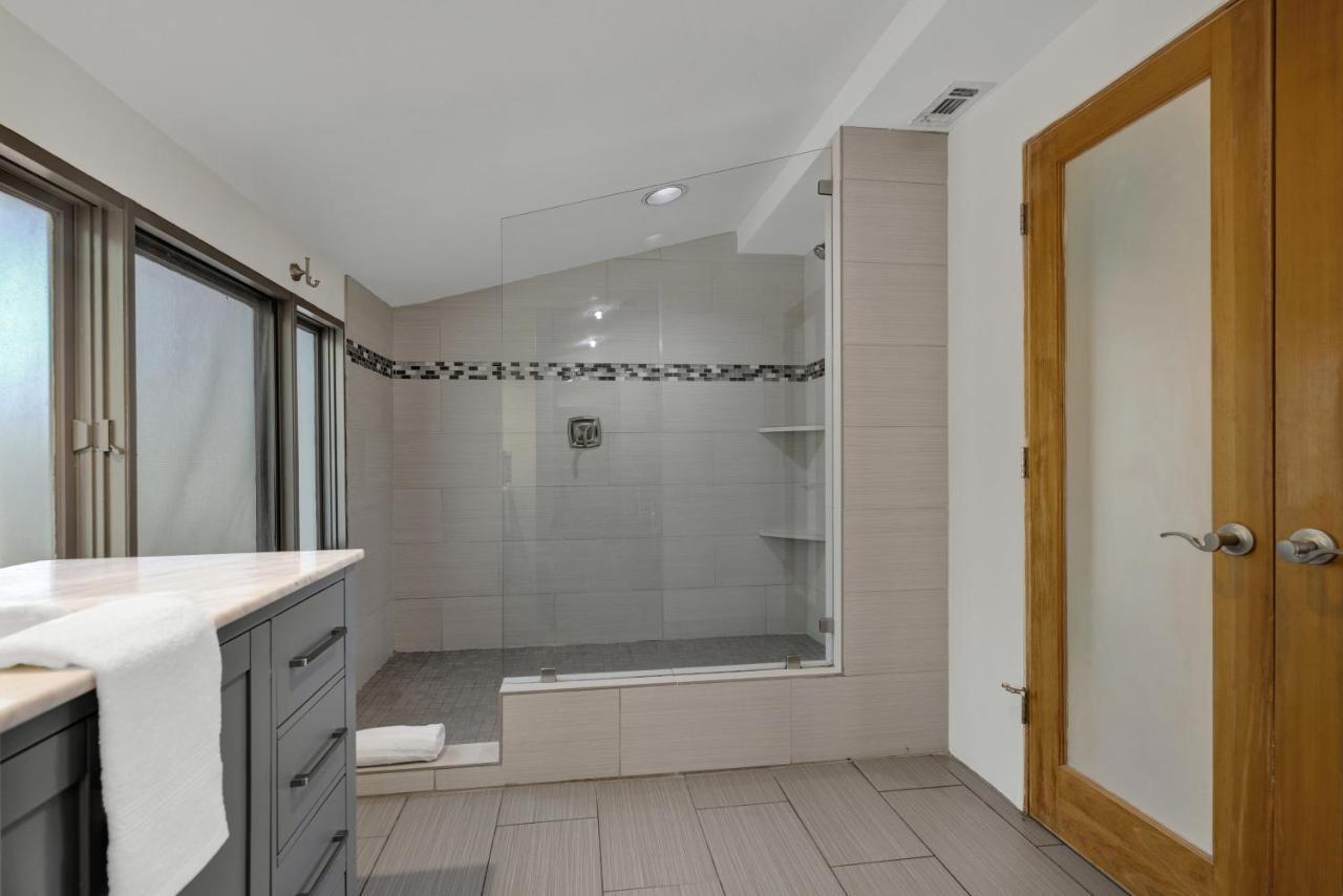 406 Lodge-A: Hot-Tub & 2 Blks To Main St Fredericksburg Zewnętrze zdjęcie